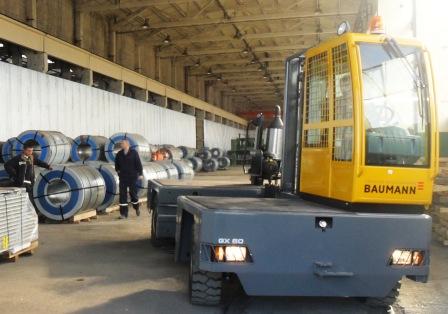 Боковой погрузчик BAUMANN GX 60 на заводе металлоконструкций в Краснодаре