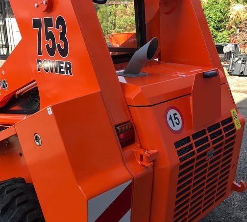 Фото мини-погрузчик locust l753 (750 кг, высота подъема 3250 мм, двигатель perkins 49 л.с.) на сайте www.kiit.ru в интернет-каталоге КИИТ ☎ +7(800) 707-07-45 Изображение №7