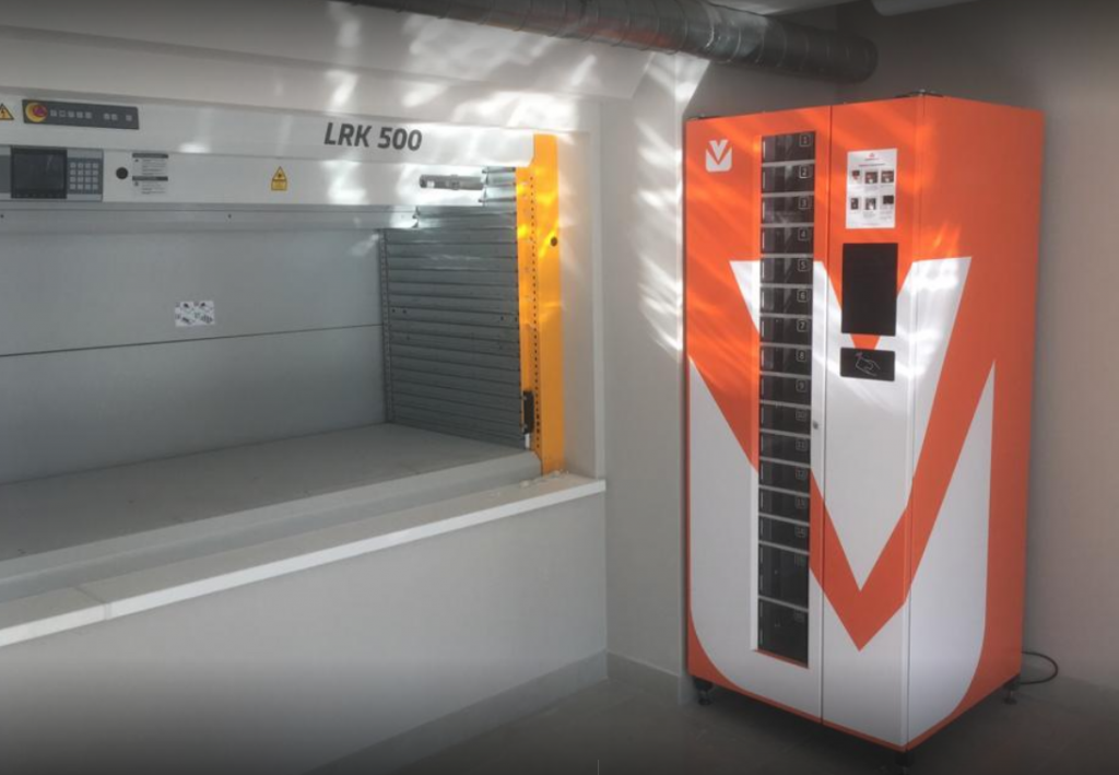 Автоматизированный мини склад модель 540 Vending Box рядом с лифтовым складом