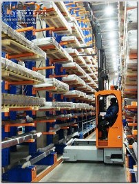 Многоходовой аккумуляторный погрузчик HUBTEX работа на складе