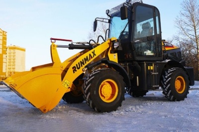 Фронтальный погрузчик RUNMAX 772E. Изображение №1