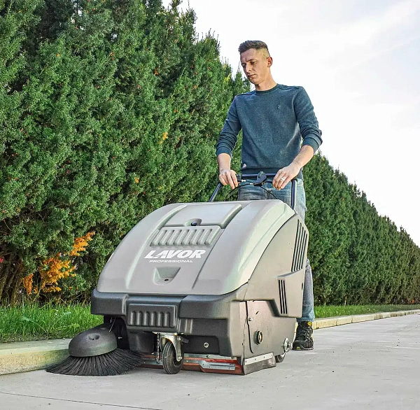 Фото ручная бензиновая подметальная машина lavor professional swl 900 st на сайте www.kiit.ru в интернет-каталоге КИИТ ☎ +7(800) 707-07-45 Изображение №4