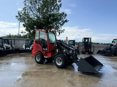 Мини погрузчик с телескопической стрелой QUADTRAC WL40T EVO (1000 кг, высота подъема 3400 мм, шарнирно-сочлененная рама). Изображение №22