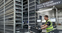 Автоматизированный склад ДиКом AS-RS B с роботом-штабелером для пластиковых ящиков KLT — это современное решение для автоматизации складских операций, позволяющее увеличить плотность хранения (высота до 12 м), снизить количество персонала и исключить чело