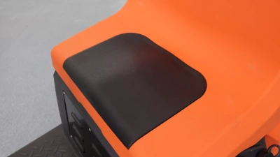 Аккумуляторная самоходная поломоечная машина с сиденьем Noblelift NR810 (810 мм, 4860 м2/ч, баки 120/120 л, 4×6/200 Ач). Изображение №9