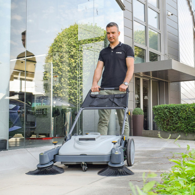 Подметальная машина LAVOR Professional BSW 950 MF (механическая, 950 мм, 3500 м²/ч, бак 45 л). Изображение №4