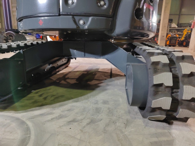 Мини-экскаватор Yuchai U27 (2700 кг, закрытая кабина, глубина копания 2540 мм, двигатель Yanmar 18 л.с., ковш 0,09 м³). Изображение №5
