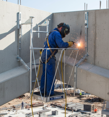 Навесная площадка на строительные конструкции  MEGAL ПКА (120 кг, размер площадки 0,6x0,55 м). Изображение №9