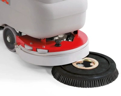 Поломоечная машина COMAC ABILA 17B (33/40 л, 420 мм, литиевая АКБ 50 Ач, 1470 м2/ч). Изображение №7