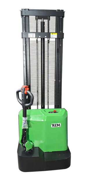 Купить самоходный штабелер REM CQDA1535 Li-ion 1500 кг с высотой подъема 3,5 м. Литиевая АКБ 24/60 Ач, быстрая зарядка, ширина прохода 2227 мм. Продажа, доставка в Москве и по всей России — КИИТ.