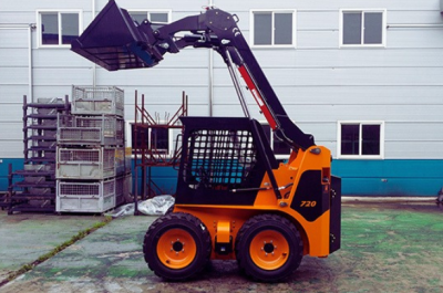 Бортовой колесный мини погрузчик BAWOO 720. Изображение №1