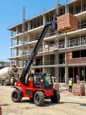 Телескопический погрузчик QUADTRAC TH630 (3000 кг, высота подъема 6 м, двигатель YANMAR 87 л.с.). Изображение №2