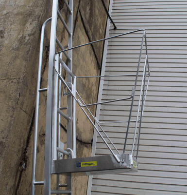 Навесная площадка на лестницы MEGAL ПЛА (120 кг, размер площадки 0,6x0,55 м). Изображение №8