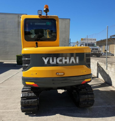 Мини-экскаватор Yuchai YC 60-9 (5700 кг, глубина копания 3935 мм, двигатель Kubota 48 л.с., ковш 0,21 м³). Изображение №11