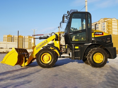 Фронтальный погрузчик RUNMAX 770E. Изображение №3
