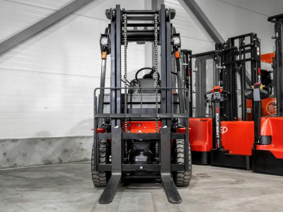 Дизельный вилочный погрузчик EP CPCD15T8. Изображение №3