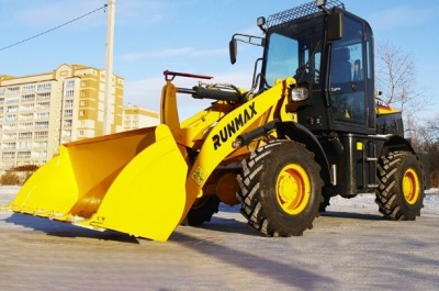 Фронтальный погрузчик RUNMAX 770E. Изображение №1
