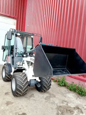 Универсальный мини-погрузчик TAIAN DY35LB (1200 кг, 2110 мм, Kubota V1505). Изображение №7