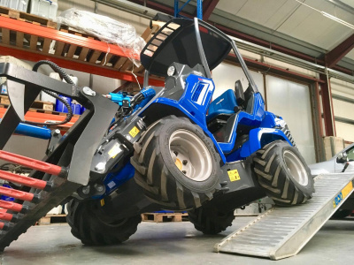 Мощный мини-погрузчик MULTIONE 8.5 SK Stage V (Premium) (1640 кг, высота подъема 3,2 м, двигатель Kohler 57 л.с., гидропоток 83 л/мин). Изображение №6