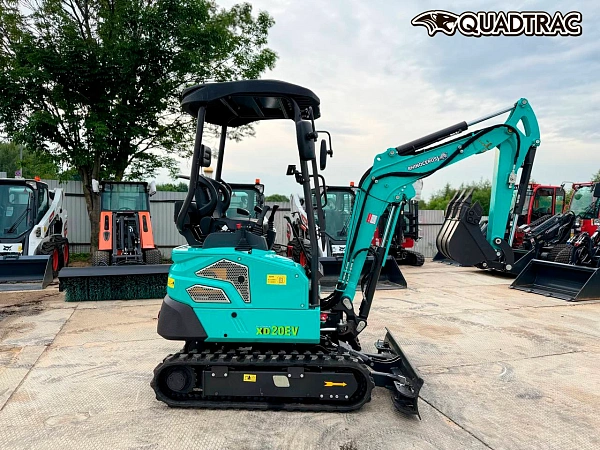 Электрический мини-экскаватор QUADTRAC XN20EV — экологичное решение для точных работ