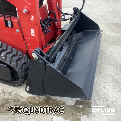Гусеничный мини погрузчик с бортовым поворотом QUADTRAC CTL135. Изображение №2