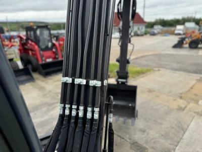 Гусеничный мини-экскаватор с кабиной QUADTRAC EX60. Изображение №27