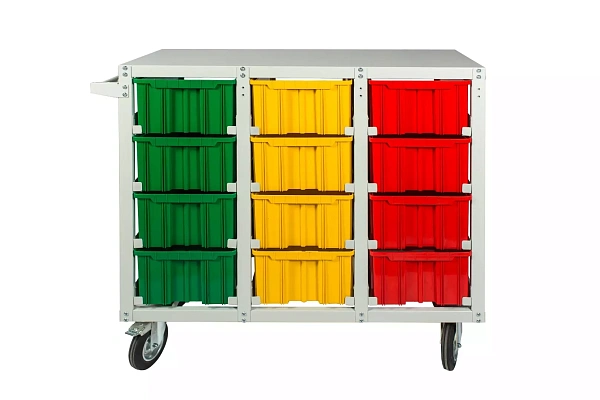 Четыре колеса диаметром 200 мм и эргономичная ручка позволяют легко перемещать стеллаж по складу или цеху.