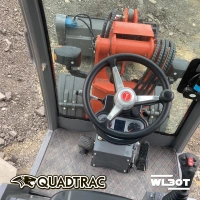 Купить мини-погрузчик QUADTRAC WL30T | Телескопическая мачта, гидростатический привод 4х4, остекленная кабина