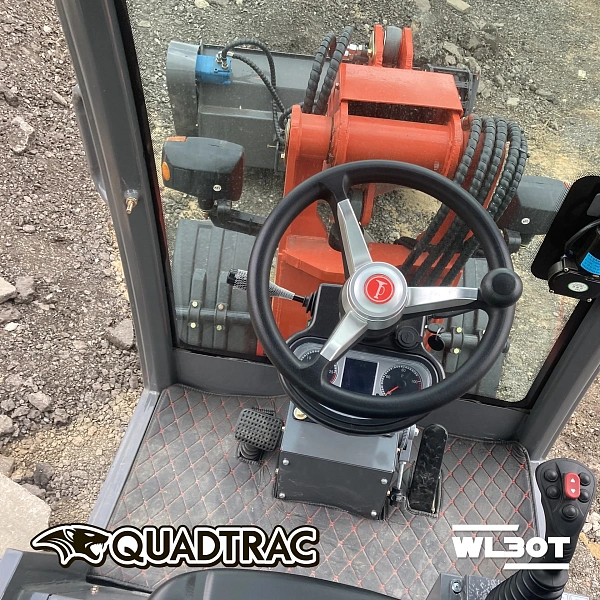 Купить мини-погрузчик QUADTRAC WL30T | Телескопическая мачта, гидростатический привод 4х4, остекленная кабина