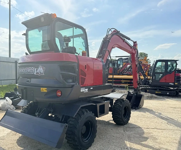 Фото колёсный экскаватор quadtrac e60w (5,5 т, двигатель yanmar 4tnv98, 46,3 квт, производительность 163 л/мин) на сайте www.kiit.ru в интернет-каталоге КИИТ ☎ +7(800) 707-07-45 Изображение №9