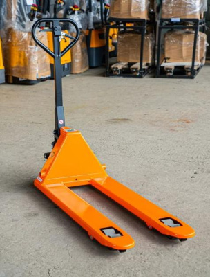 Тележка гидравлическая с тормозом XILIN BFB 2500 кг 1150 мм полиуретановые колеса. Изображение №2