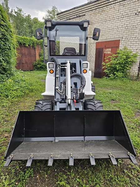 TAIAN DY840 — на ферме Погрузка кормов, сена, удобрений, уборка помещений и обслуживание фермерских хозяйств