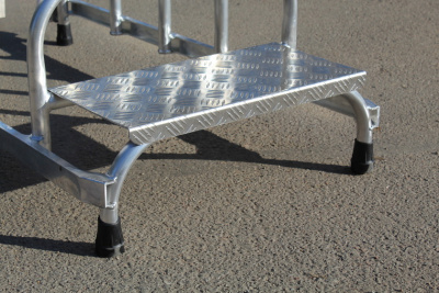 Монтажная подставка MEGAL (тип 1) 5 ступеней с двумя поручнями 050405 (3,0 м, 5 ступеней, 150 кг). Изображение №6