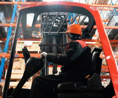 Ричтрак EP CQD16L3 | 1,6 т, высота подъема 8 м, литий-ион 80В/205Ач, ширина прохода от 2701 мм. Изображение №10