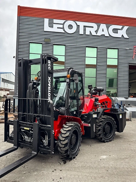 Полноприводный погрузчик LEOTRACK 35B | Дизельный двигатель Quanchai, гидромеханическая КПП Kingliter, работа до -40°C