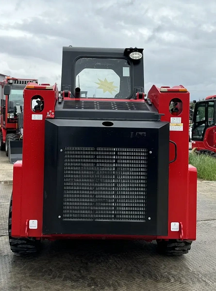 Фото мини погрузчик с бортовым поворотом quadtrac ssl85 на сайте www.kiit.ru в интернет-каталоге КИИТ ☎ +7(800) 707-07-45 Изображение №31