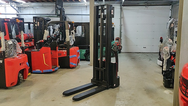 Фото штабелер с литиевой акб ep esl122 на сайте www.kiit.ru в интернет-каталоге КИИТ ☎ +7(800) 707-07-45 Изображение №2