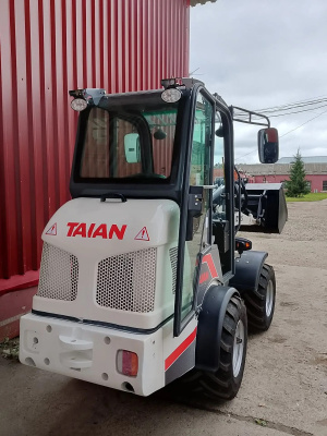 Универсальный мини-погрузчик TAIAN DY35LB (1200 кг, 2110 мм, Kubota V1505). Изображение №15