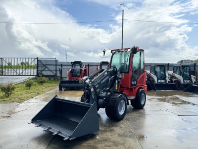 Мини погрузчик с телескопической стрелой QUADTRAC WL40T EVO (1000 кг, высота подъема 3400 мм, шарнирно-сочлененная рама). Изображение №19