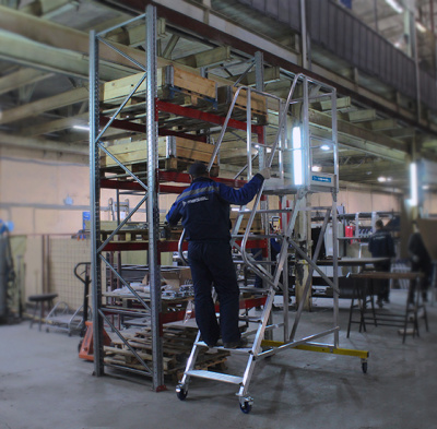 Вышка-стремянка на колесах Megal ВС2-5,0 (высота площадки 5 м, рабочая высота 7 м, 800x860 мм). Изображение №7