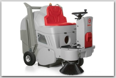 Подметальная машина с сиденьем COMAC CS 800H  (двигатель ДВС). Изображение №1