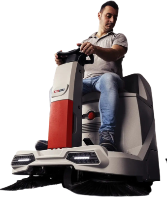 Подметальная машина с местом для водителя COMAC CS 60 B (5100 м²/ч, 1000 мм, 65 л). Изображение №1