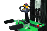 Фото штабелер самоходный 2,0 т 3,5 м tor es20d4 li-ion 24/200 в/ач эур, curtis, h-мачта (с платформой) на сайте www.kiit.ru в интернет-каталоге КИИТ ☎ +7(800) 707-07-45 Изображение №4