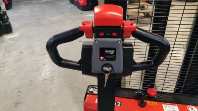 Электроштабелер EP EST152. Изображение №7