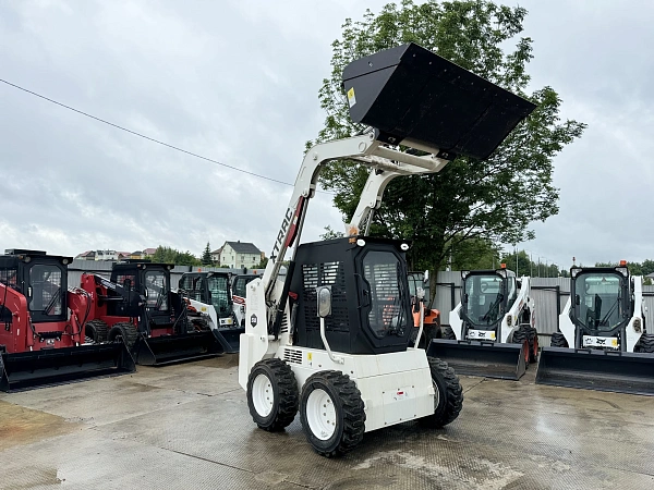 Фото мини погрузчик с бортовым поворотом xtrac s8 (850 кг) на сайте www.kiit.ru в интернет-каталоге КИИТ ☎ +7(800) 707-07-45 Изображение №9