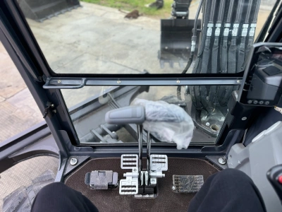 Гусеничный мини-экскаватор с кабиной QUADTRAC EX60. Изображение №24