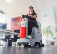 Фото поломоечная машина с местом оператора comac innova 55b на сайте www.kiit.ru в интернет-каталоге КИИТ ☎ +7(800) 707-07-45 Изображение №5