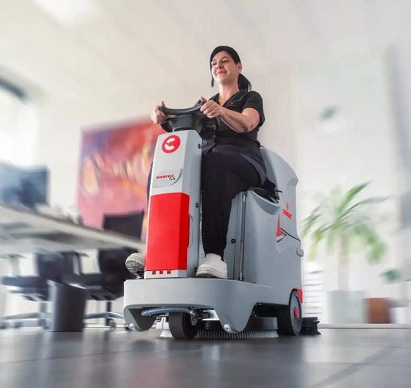 Фото поломоечная машина с местом оператора comac innova 55b на сайте www.kiit.ru в интернет-каталоге КИИТ ☎ +7(800) 707-07-45 Изображение №3