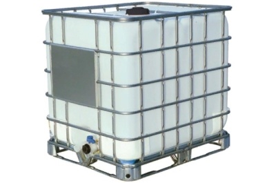 Пластиковая ёмкость UC 1000 л с краном белая на металлическом поддоне. Изображение №1