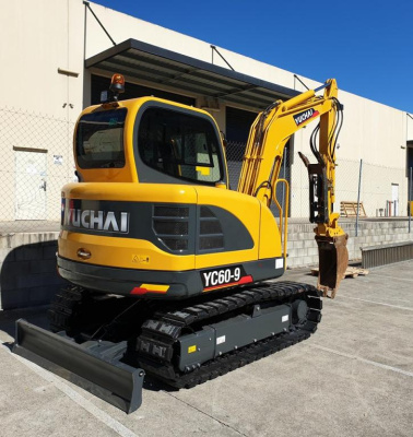 Мини-экскаватор Yuchai YC 60-9 (5700 кг, глубина копания 3935 мм, двигатель Kubota 48 л.с., ковш 0,21 м³). Изображение №12